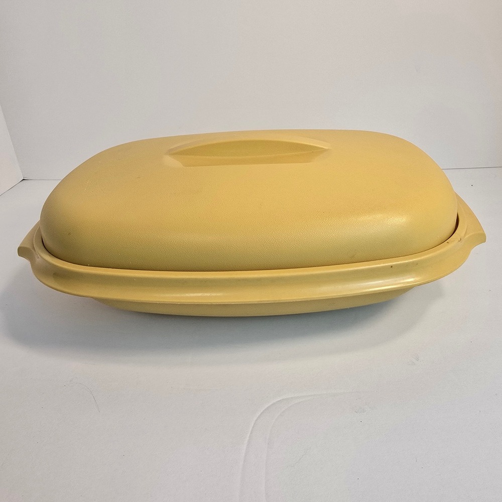 Vintage Tupperware Ultra 21 Roasting Pan Oval Casserole Dish w/ Lid Yellow 12in